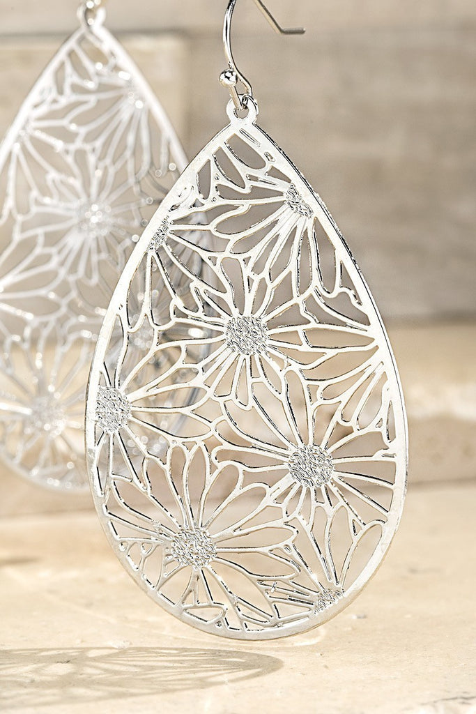 Beautiful metal filigree flower design in teardrop shape earrings